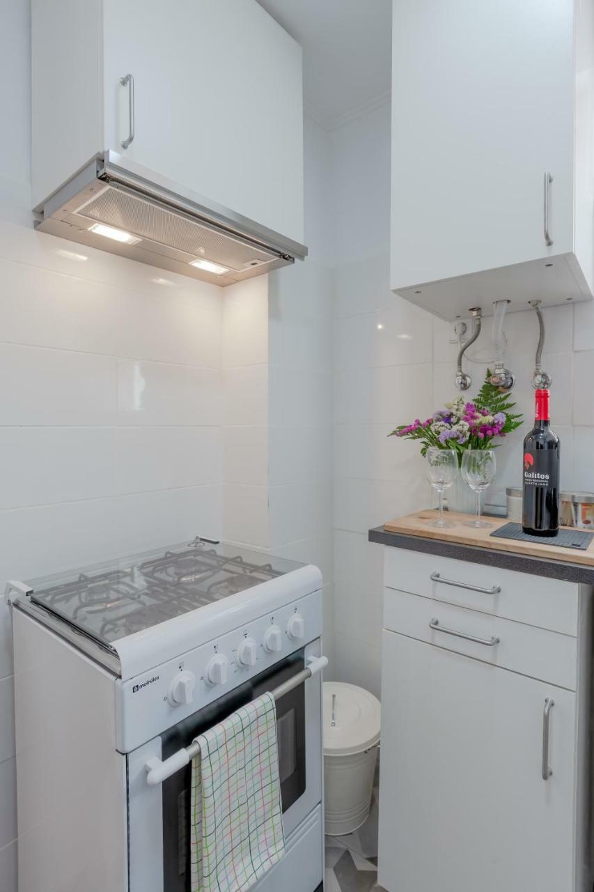 Sunny Apartment With Patio, By Timecooler Lisboa Exteriör bild