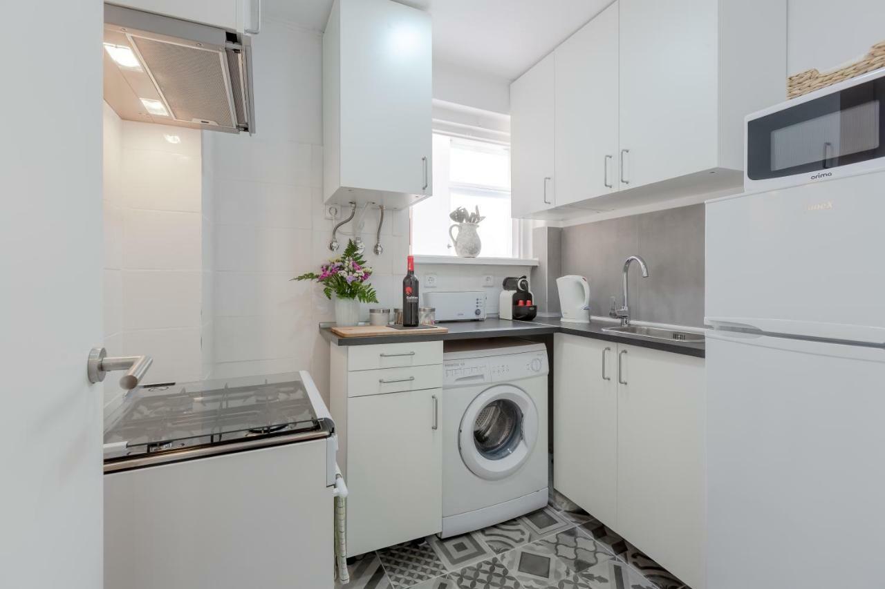 Sunny Apartment With Patio, By Timecooler Lisboa Exteriör bild