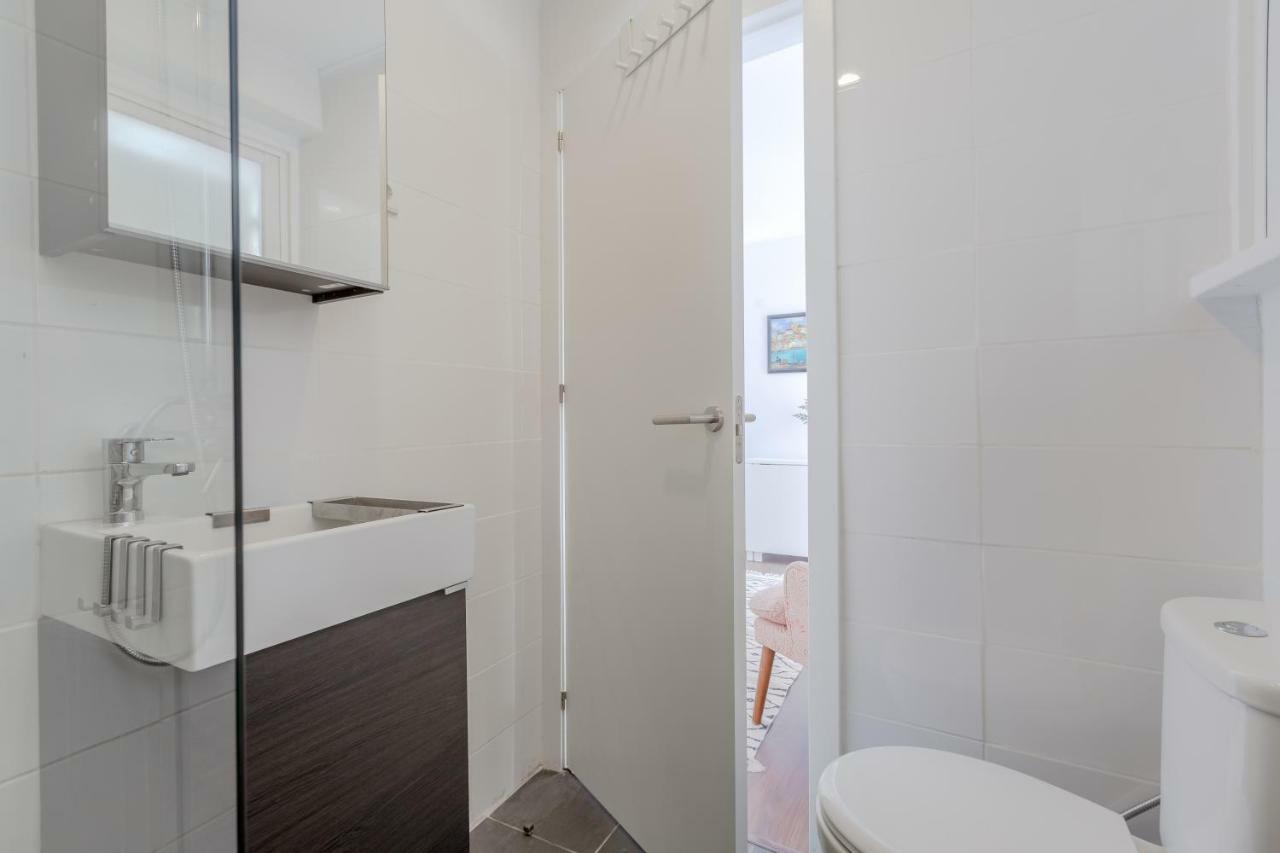 Sunny Apartment With Patio, By Timecooler Lisboa Exteriör bild